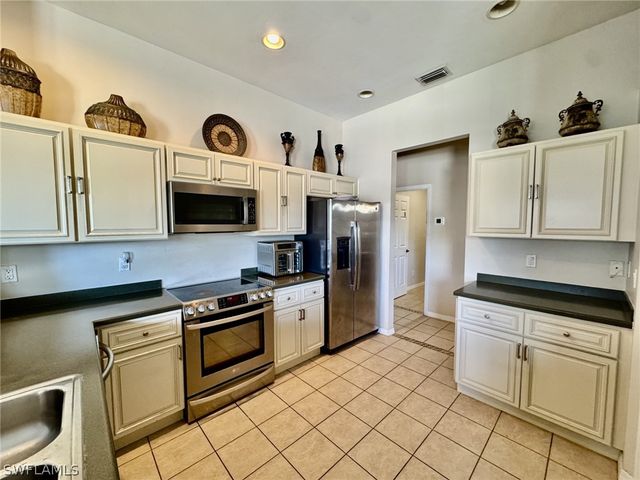 2041 24th AVE NE, Naples, FL 34120