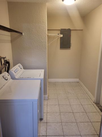 7816 SW 7th Place, North Lauderdale, FL 33068