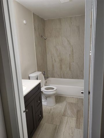 7816 SW 7th Place, North Lauderdale, FL 33068