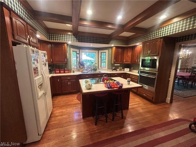 9230 Amber Wood Drive, Kirtland, OH 44094