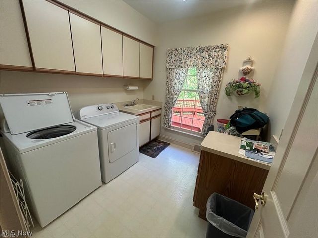 9230 Amber Wood Drive, Kirtland, OH 44094