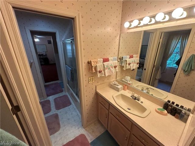 9230 Amber Wood Drive, Kirtland, OH 44094