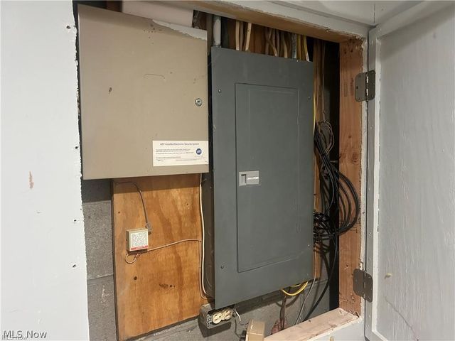 9230 Amber Wood Drive, Kirtland, OH 44094