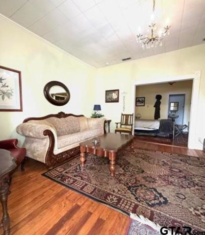 202 Graham St, Mineola, TX 75773