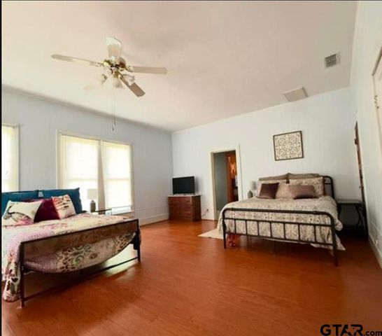 202 Graham St, Mineola, TX 75773