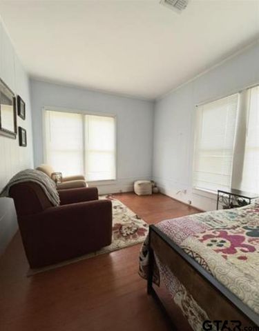 202 Graham St, Mineola, TX 75773