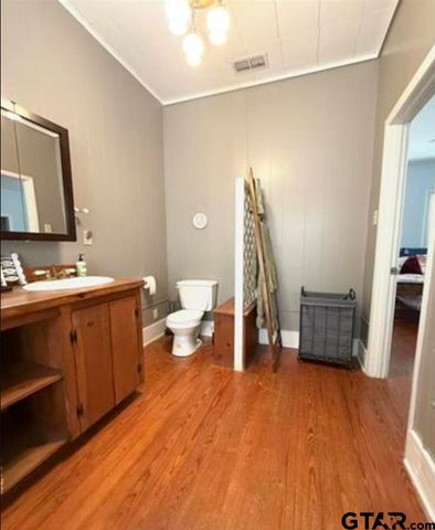 202 Graham St, Mineola, TX 75773