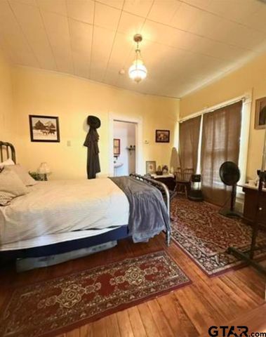 202 Graham St, Mineola, TX 75773