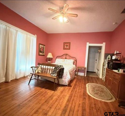 202 Graham St, Mineola, TX 75773