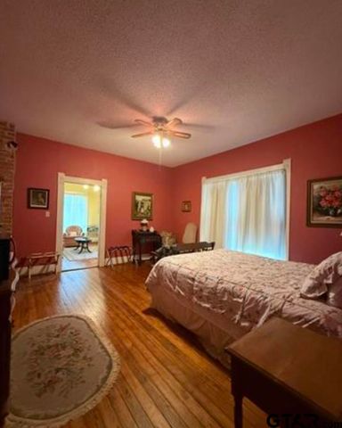 202 Graham St, Mineola, TX 75773