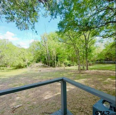 202 Graham St, Mineola, TX 75773