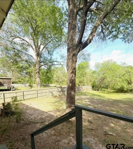 202 Graham St, Mineola, TX 75773