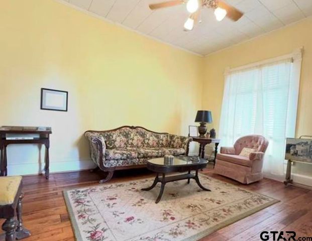 202 Graham St, Mineola, TX 75773