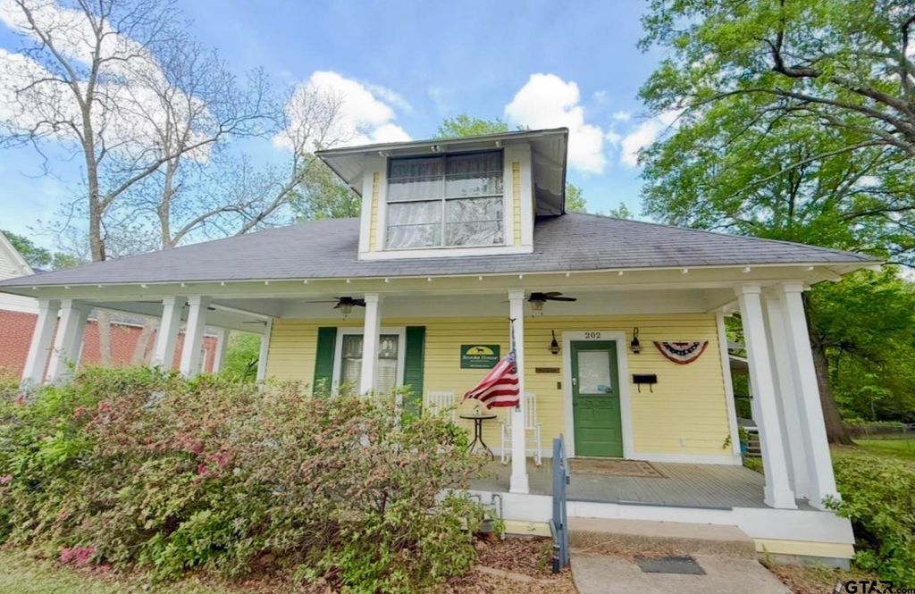 202 Graham St, Mineola, TX 75773