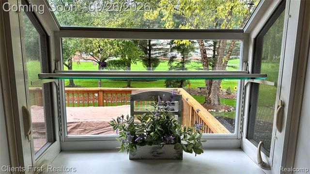 48760 Fifth Avenue, Canton, MI 48188