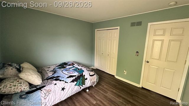 48760 Fifth Avenue, Canton, MI 48188