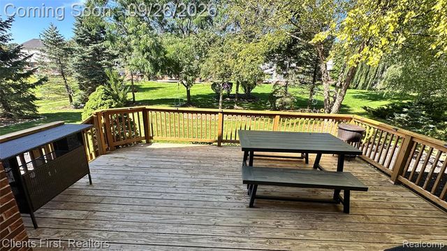 48760 Fifth Avenue, Canton, MI 48188