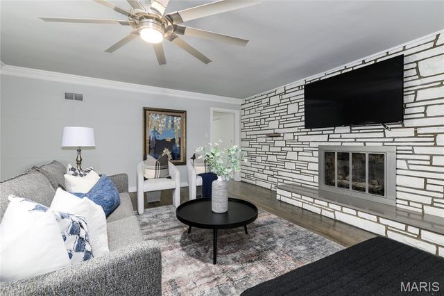 18 Country Aire Drive, St Louis, MO 63131