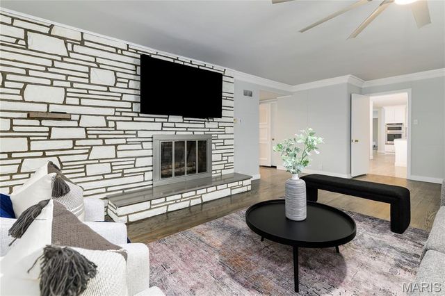 18 Country Aire Drive, St Louis, MO 63131