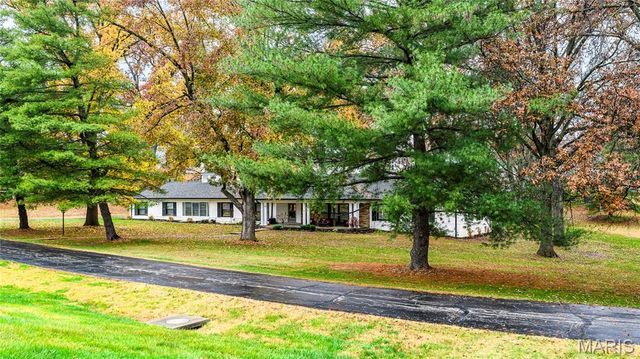 18 Country Aire Drive, St Louis, MO 63131