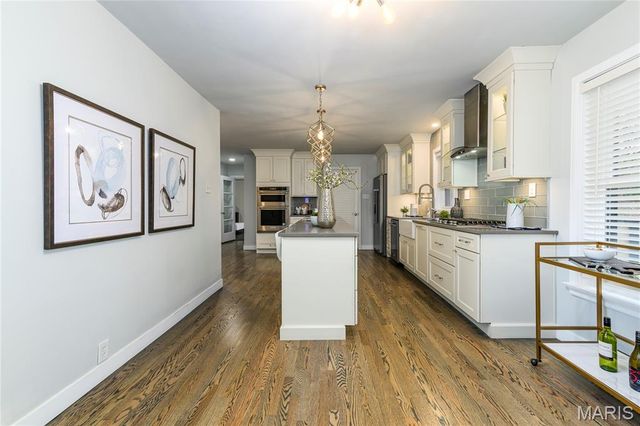 18 Country Aire Drive, St Louis, MO 63131