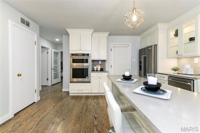 18 Country Aire Drive, St Louis, MO 63131