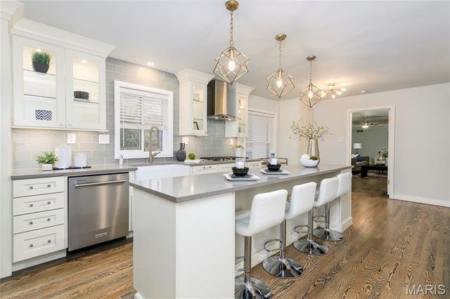 18 Country Aire Drive, St Louis, MO 63131