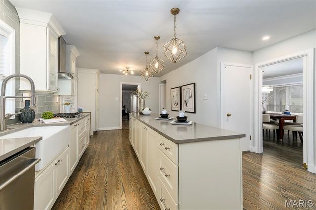 18 Country Aire Drive, St Louis, MO 63131