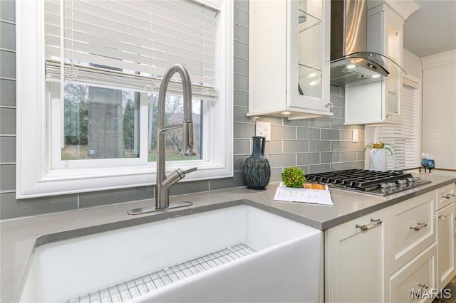 18 Country Aire Drive, St Louis, MO 63131