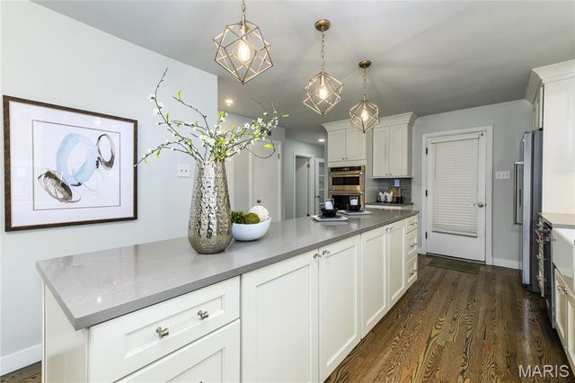 18 Country Aire Drive, St Louis, MO 63131