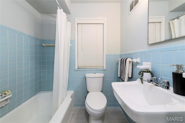 18 Country Aire Drive, St Louis, MO 63131