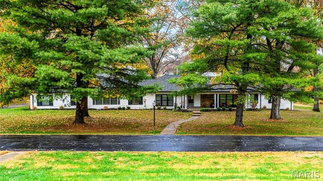 18 Country Aire Drive, St Louis, MO 63131