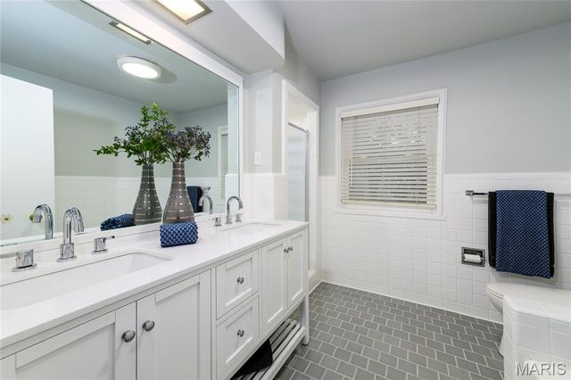 18 Country Aire Drive, St Louis, MO 63131