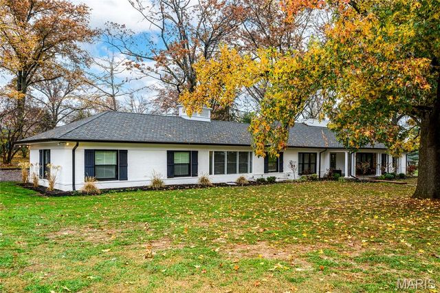 18 Country Aire Drive, St Louis, MO 63131