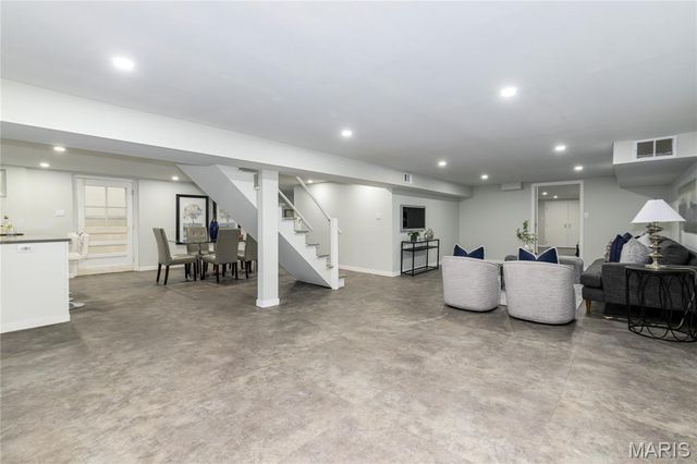 18 Country Aire Drive, St Louis, MO 63131