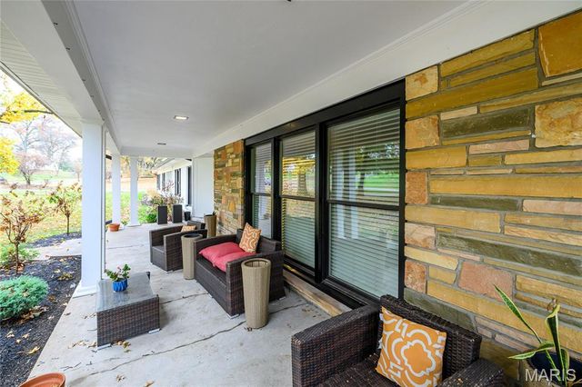 18 Country Aire Drive, St Louis, MO 63131