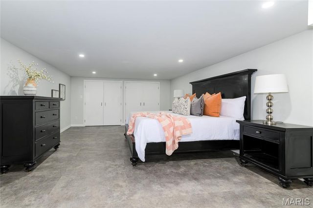 18 Country Aire Drive, St Louis, MO 63131