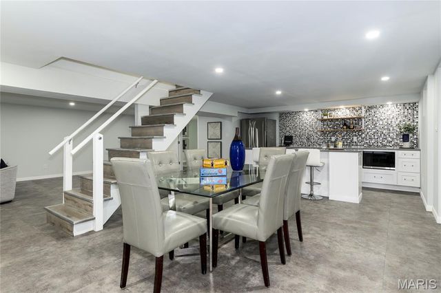 18 Country Aire Drive, St Louis, MO 63131