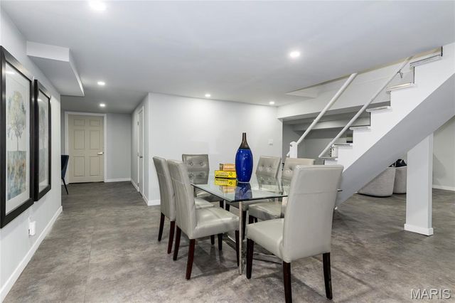 18 Country Aire Drive, St Louis, MO 63131