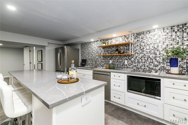 18 Country Aire Drive, St Louis, MO 63131