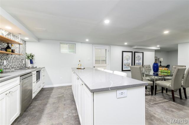 18 Country Aire Drive, St Louis, MO 63131