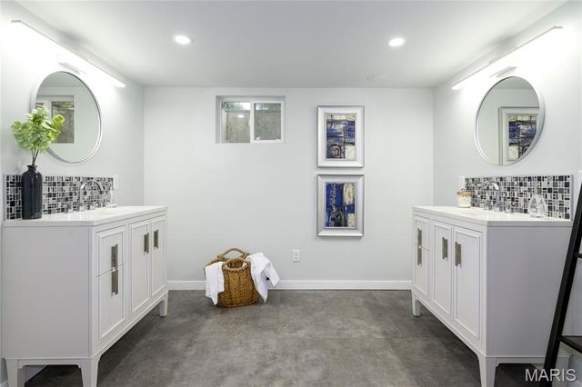 18 Country Aire Drive, St Louis, MO 63131