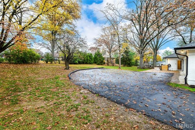 18 Country Aire Drive, St Louis, MO 63131