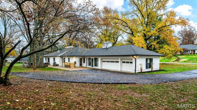 18 Country Aire Drive, St Louis, MO 63131