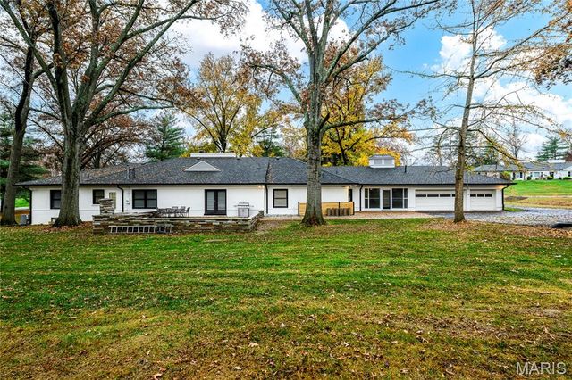 18 Country Aire Drive, St Louis, MO 63131