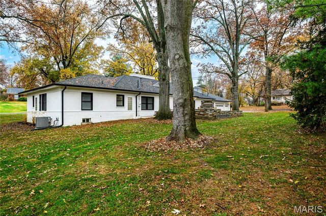 18 Country Aire Drive, St Louis, MO 63131