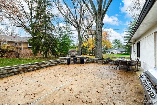 18 Country Aire Drive, St Louis, MO 63131