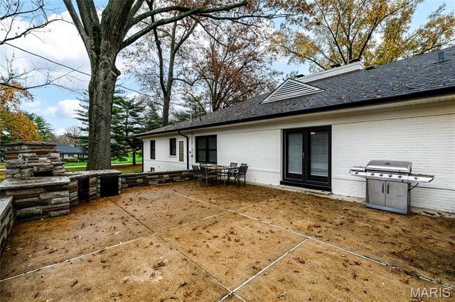 18 Country Aire Drive, St Louis, MO 63131