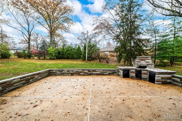 18 Country Aire Drive, St Louis, MO 63131