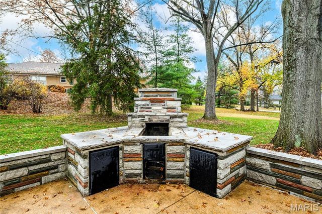 18 Country Aire Drive, St Louis, MO 63131